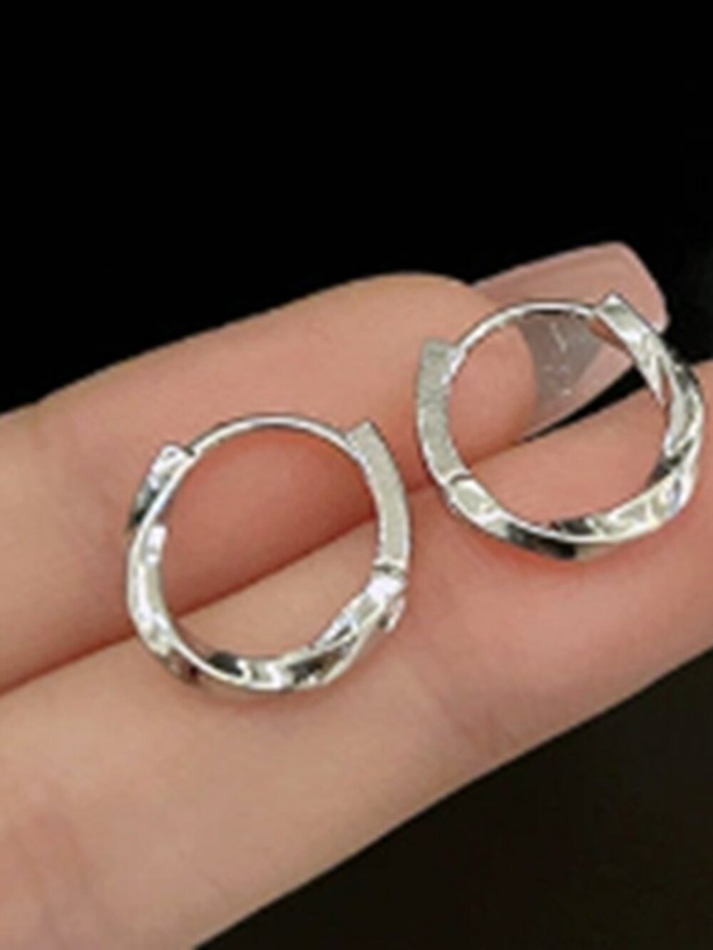 Sleek Twisted Huggie Hoop Earrings Silver‑Tone Versatile Daily Jewelry